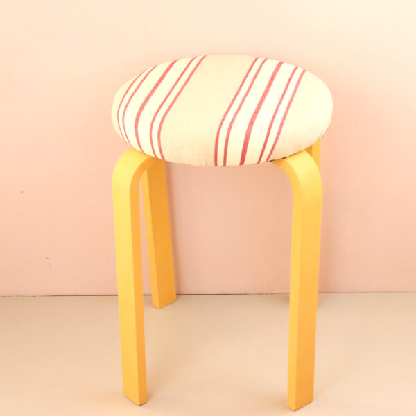オーダー家具　丸椅子　リビエラレッド
